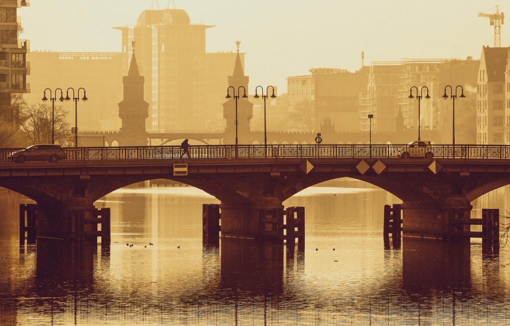 City Travel Guide Essentials