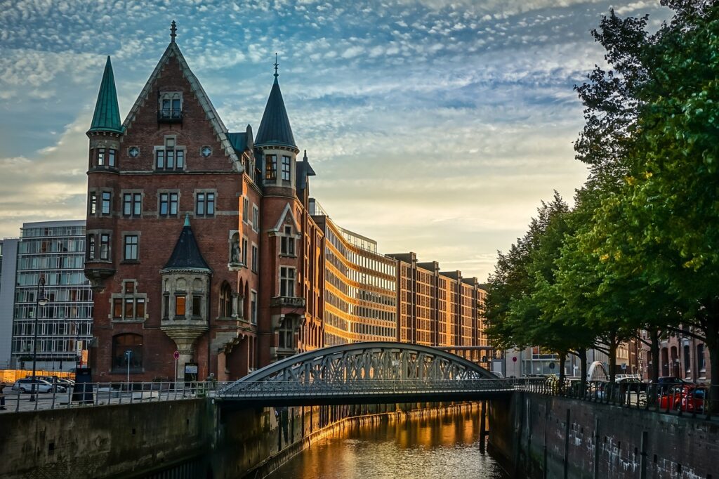 City Travel Guide Essentials